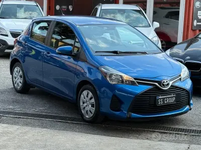 Usata Toyota Yaris Lounge 69 CV (50 kW) 2016 Blu Berlina