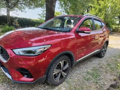 Usata MG ZS 106 CV (77 kW) 2023 Rosso SUV