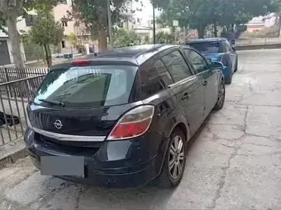 Usata Opel Astra 125 CV (91 kW) 2007 Nero Berlina