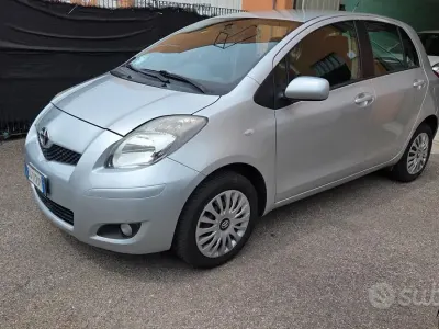 Second-hand Toyota Yaris Sol 69 CP (50 kW) 2011 Gri Hatchback