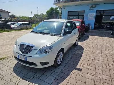Begagnad Lancia Ypsilon 75 HK (55 kW) 2011 Vit Halvkombi