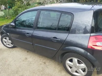 Usata Renault Mégane 106 CV (77 kW) 2007 Grigio Berlina