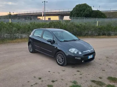 Usata Fiat Punto Pop 95 CV (69 kW) 2012 Nero Utilitaria