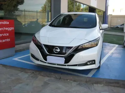 Usata Nissan Leaf Acenta 89 kW (122 CV) 2021 Bianco Utilitaria