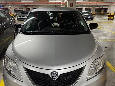 Usata Lancia Ypsilon 69 CV (50 kW) 2017 Grigio Utilitaria