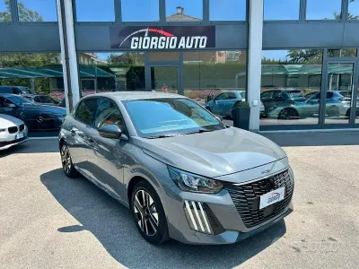 Usata Peugeot 208 Allure 101 CV (74 kW) 2025 Grigio Utilitaria