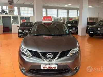 Usata Nissan Qashqai Acenta 110 CV (80 kW) 2017 Grigio SUV