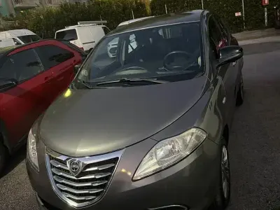 Usata Lancia Ypsilon 85 CV (62 kW) 2013 Grigio Utilitaria