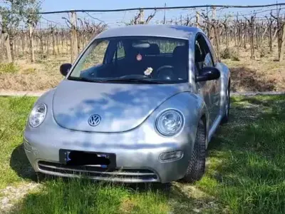 Usata VW New Beetle 101 CV (74 kW) 2003 Grigio Utilitaria