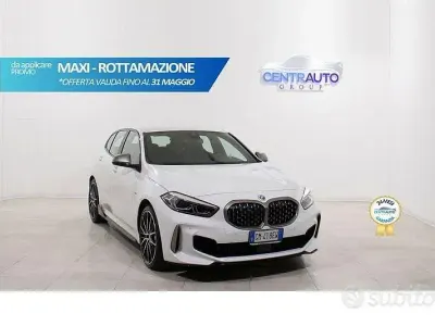 Begagnad BMW M135 Comfort Edition 306 HK (225 kW) 2022 Vit Halvkombi