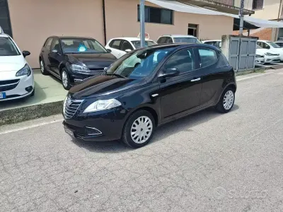 Usata Lancia Ypsilon 69 CV (50 kW) 2014 Nero Utilitaria
