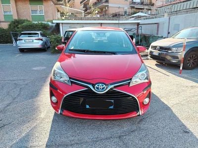 Usata Toyota Yaris Hybrid Active 73 CV (53 kW) 2016 Rosso Berlina
