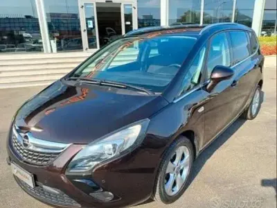 Usata Opel Zafira Tourer 150 CV (110 kW) 2012 Marrone Monovolume