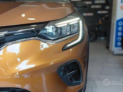Usata Renault Captur Intens 91 CV (66 kW) 2022 Giallo SUV