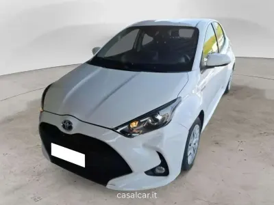 Usata Toyota Yaris Hybrid Active 116 CV (85 kW) 2021 Bianco Berlina