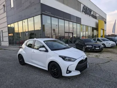 Usata Toyota Yaris Hybrid Edition 72 CV (52 kW) 2023 Bianco SUV