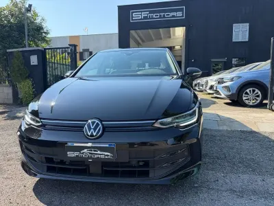 Usata VW Golf VIII Life 116 CV (85 kW) 2025 Nero Berlina