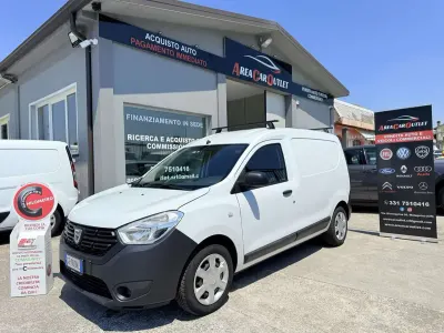 Usata Dacia Dokker Ambiance 109 CV (80 kW) 2021 Frozen white [73w]  pastello Monovolume