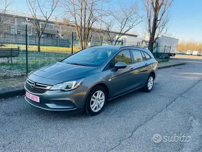 Usata Opel Astra 110 CV (80 kW) 2019 Nero Berlina