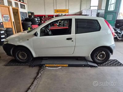 Occasion Fiat Punto 69 ch (50 kW) 2005 Blanc Citadine