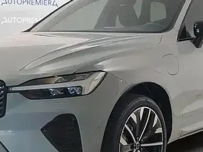 Nuova Volvo XC60 Plus 407 CV (299 kW) 2026 Argento SUV