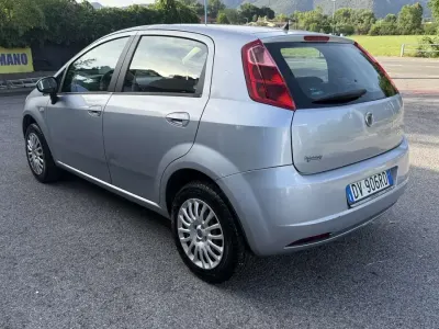 Usata Fiat Grande Punto Dynamic 77 CV (56 kW) 2009 Grigio Utilitaria