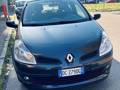 Usata Renault Clio II Dynamique 75 CV (55 kW) 2006 Verde Berlina
