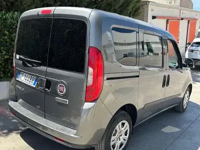 Usata Fiat Doblò 105 CV (77 kW) 2021 Grigio Monovolume