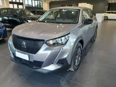 Usata Peugeot 2008 Active 110 CV (80 kW) 2022 Argento SUV