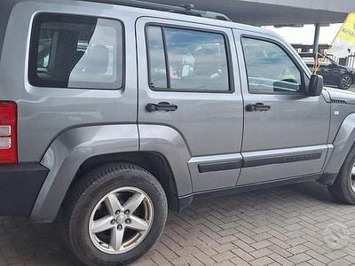 Usata Jeep Cherokee Sport 200 CV (147 kW) 2012 Grigio SUV