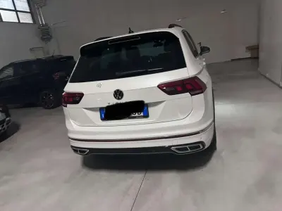 Usata VW Tiguan R-line 150 CV (110 kW) 2021 Bianco SUV