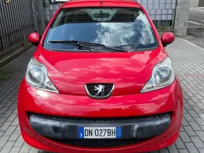 Usata Peugeot 107 68 CV (50 kW) 2007 Utilitaria