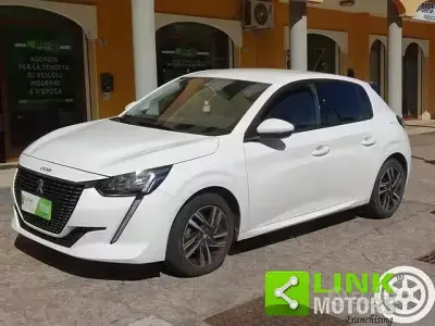 Usata Peugeot 208 Allure 101 CV (74 kW) 2020 Bianco Utilitaria