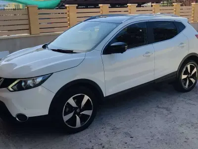 Usata Nissan Qashqai N-Connecta 110 CV (80 kW) 2016 Bianco SUV