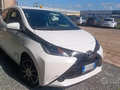 Brugt Toyota Aygo X-Black 69 HK (50 kW) 2017 Hvid Hatchback