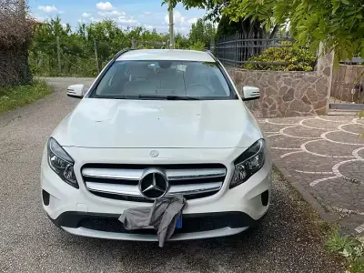 Usata Mercedes GLA200 136 CV (100 kW) 2014 Bianco SUV