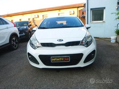 Usata Kia Rio Active 85 CV (62 kW) 2014 Bianco Berlina