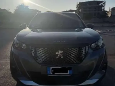 Usata Peugeot 2008 Allure 131 CV (96 kW) 2021 Grigio SUV