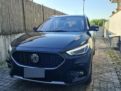 Usata MG ZS Luxury 106 CV (77 kW) 2024 Nero SUV