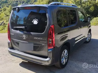 Gebraucht Toyota Proace Verso City 61 kW (84 PS) 2023 Grau Kombi