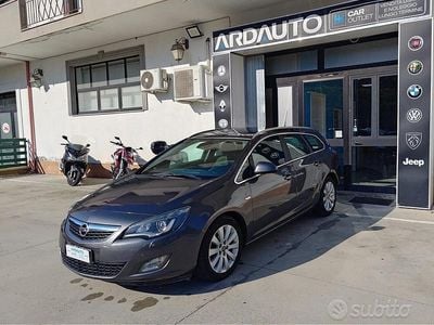 Usata Opel Astra Cosmo 125 CV (91 kW) 2011 Grigio Station wagon