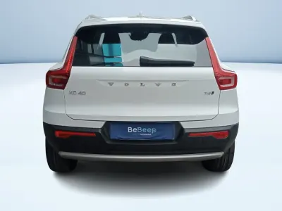 Gebraucht Volvo XC40 Momentum 190 PS (139 kW) 2019 Weiß SUV