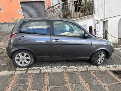 Usata Lancia Ypsilon 69 CV (50 kW) 2004 Grigio Utilitaria