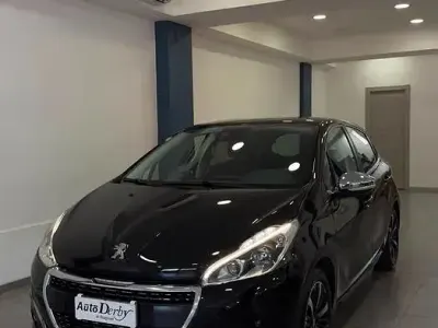 Usata Peugeot 208 Signature Sky 120 CV (88 kW) 2019 Nero Utilitaria