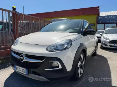 Usata Opel Adam Rocks Rocks 87 CV (63 kW) 2016 Bianco Utilitaria