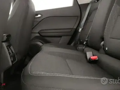 Usata Renault Captur Equilibre 101 CV (74 kW) 2024 Nero SUV