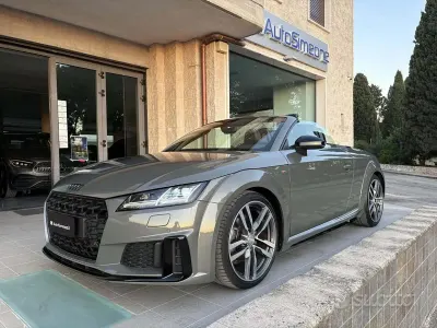 Usata Audi TT Roadster S-Line 197 CV (144 kW) 2022 Grigio Cabrio