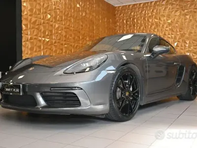 Usata Porsche 718 Cayman 300 CV (220 kW) 2021 Gray Coupé