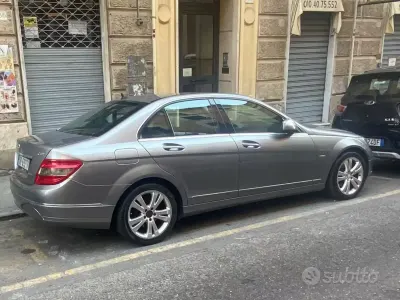 Usata Mercedes C220 170 CV (125 kW) 2008 Grigio Berlina
