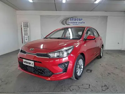 Käytetty Kia Rio Style 82 HP (60 kW) 2021 Punainen Sedan